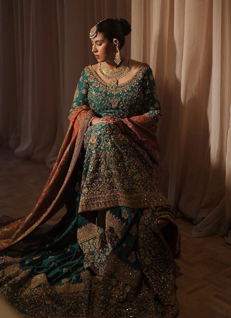 18 Emerald Glow of Elegance