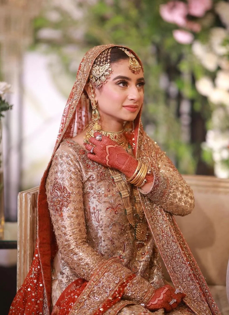 18 Golden Red Regal Bridal Ensemble