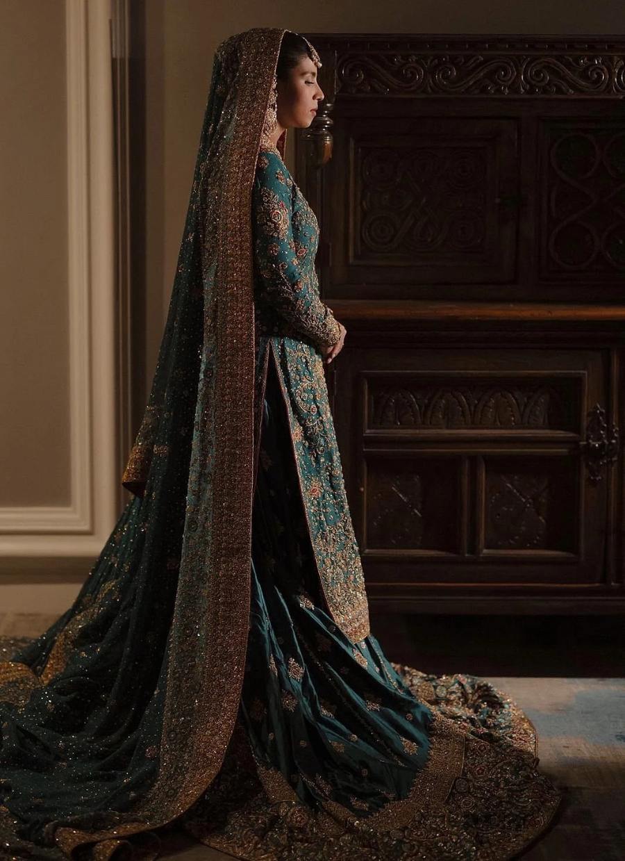 18 Emerald Glow of Elegance