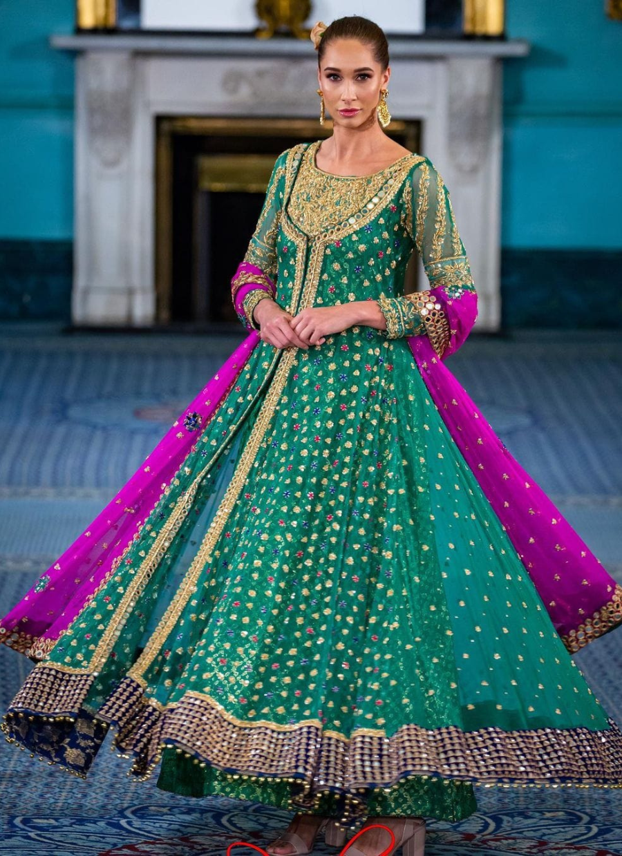 18 Royal Twirl in Emerald & Magenta