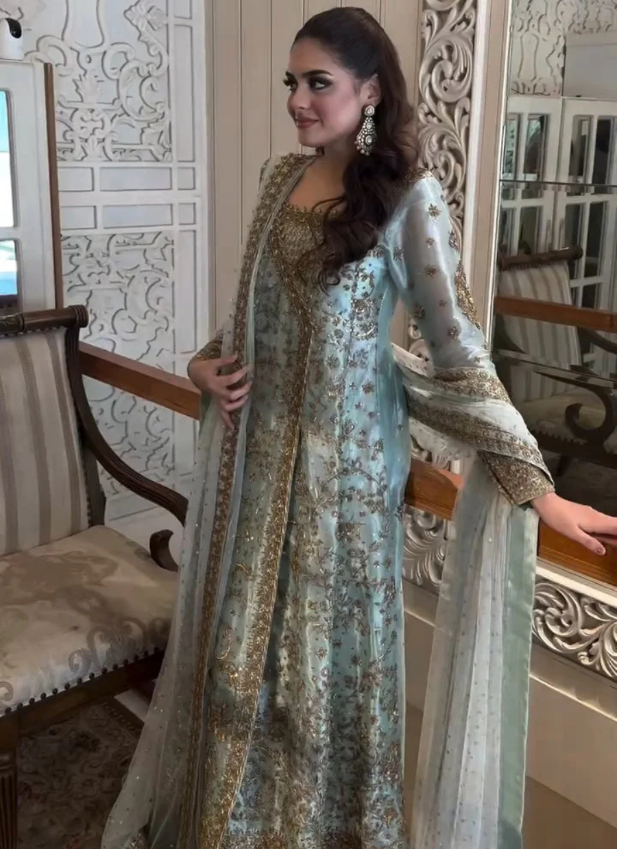 18 Pastel Elegance in Mint & Gold