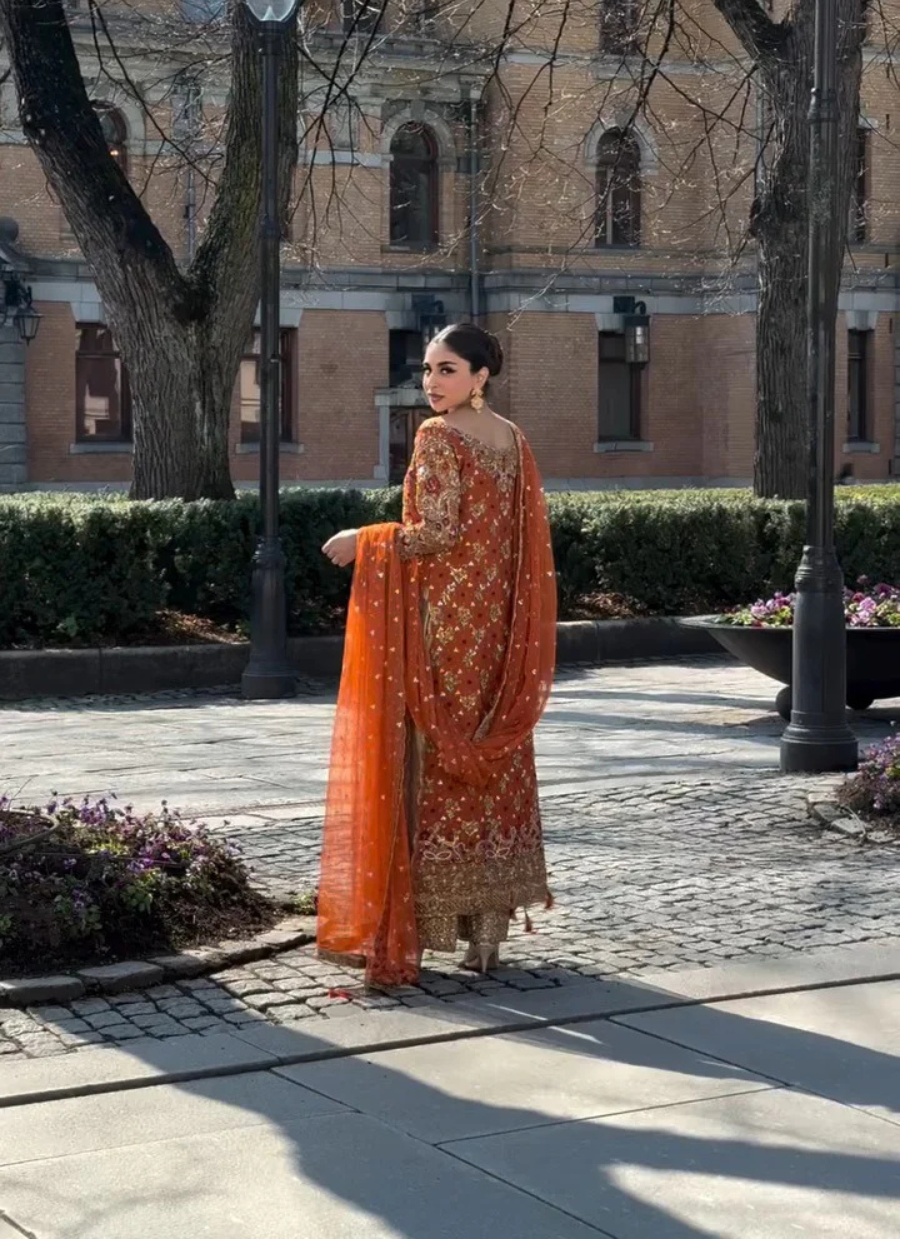 18 Sunset Radiance in Rust & Gold