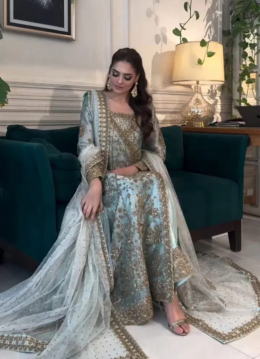 18 Pastel Elegance in Mint & Gold