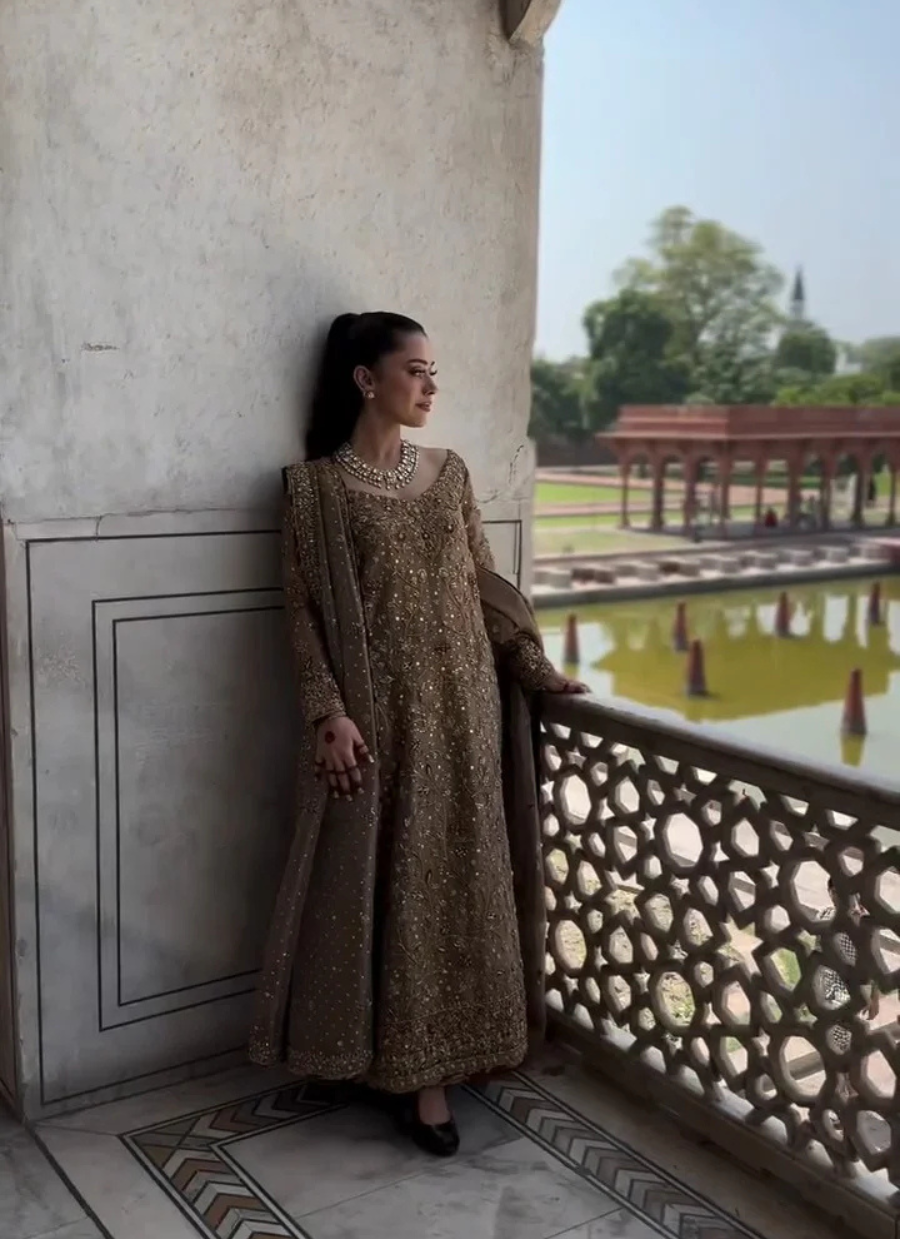 18 Golden Grace in Antique Hues