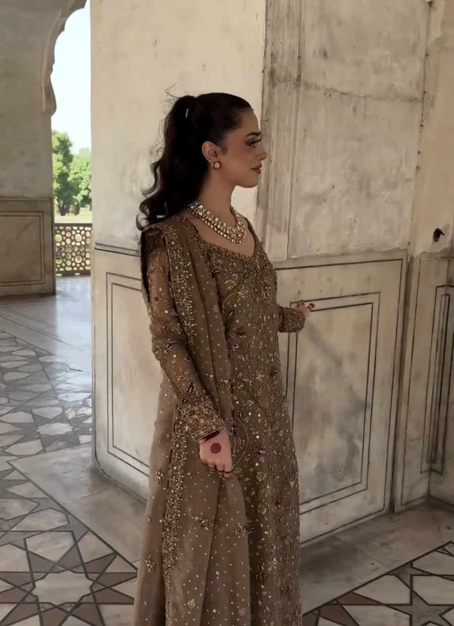 18 Golden Grace in Antique Hues