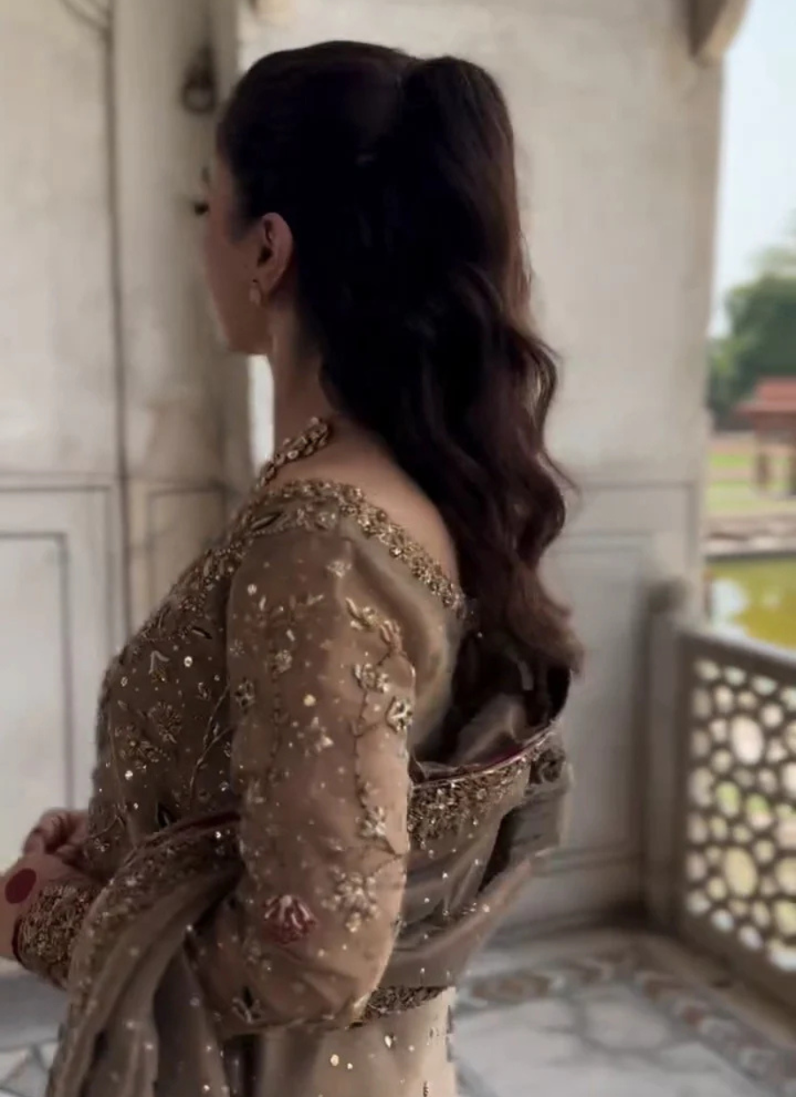 18 Golden Grace in Antique Hues